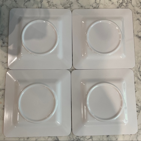 Set of 4 11” Laurie Gates melamine dinner plates in red floral - Picture 5 of 8